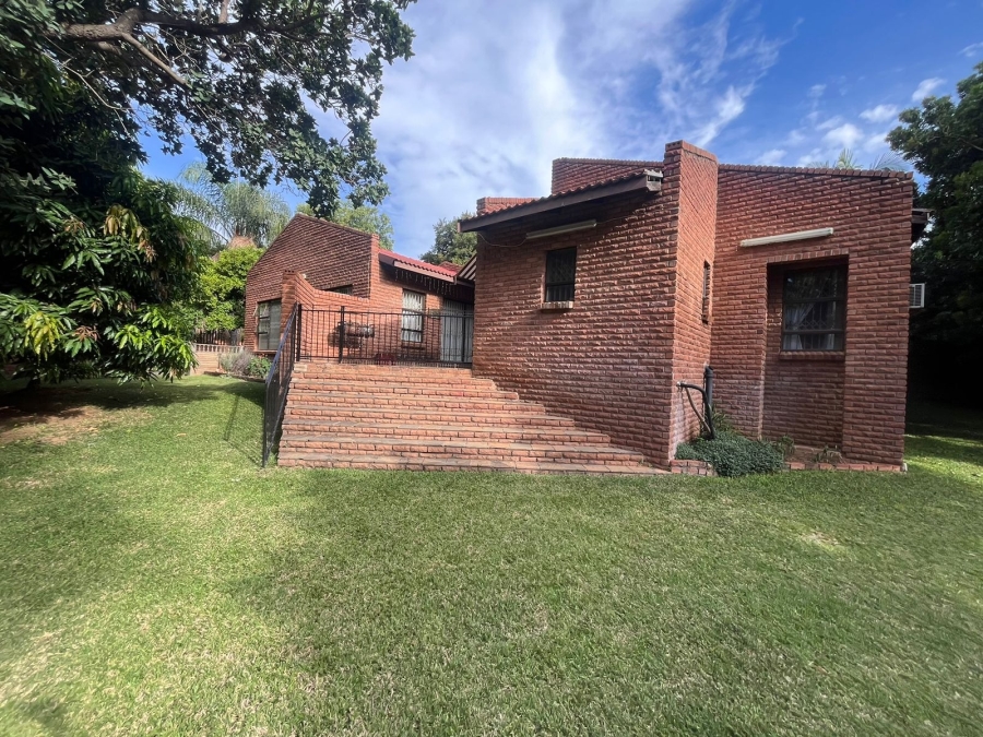 3 Bedroom Property for Sale in Safari Gardens North West